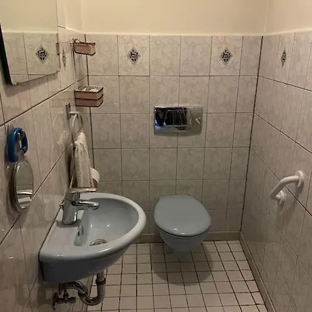 Monteurwohnung, 4 Schlafzimmer Apartmán *